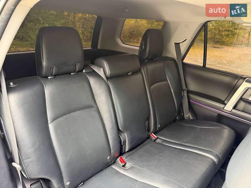 Позашляховик / Кросовер Toyota 4Runner 2014 в Кривому Розі