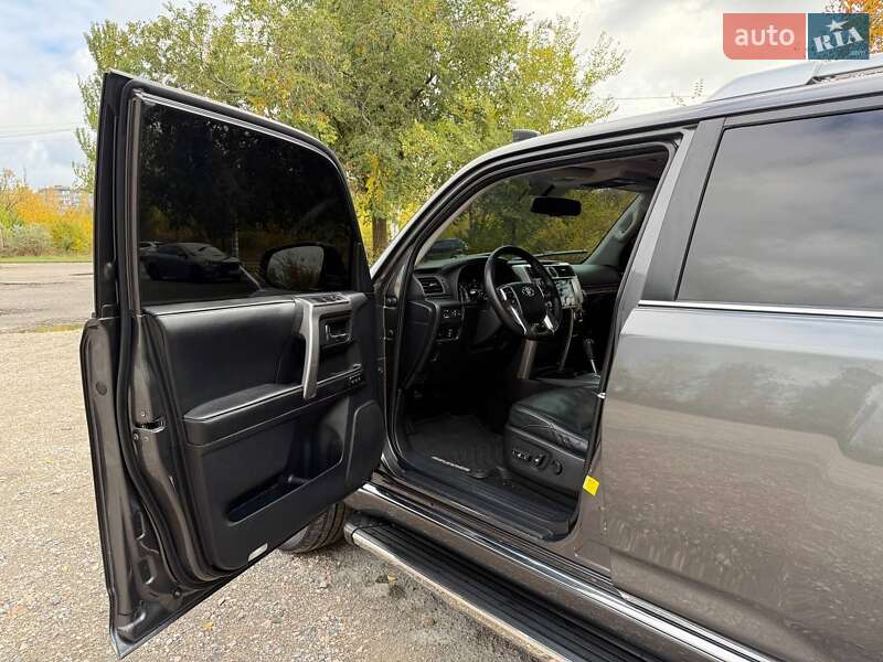 Позашляховик / Кросовер Toyota 4Runner 2014 в Кривому Розі