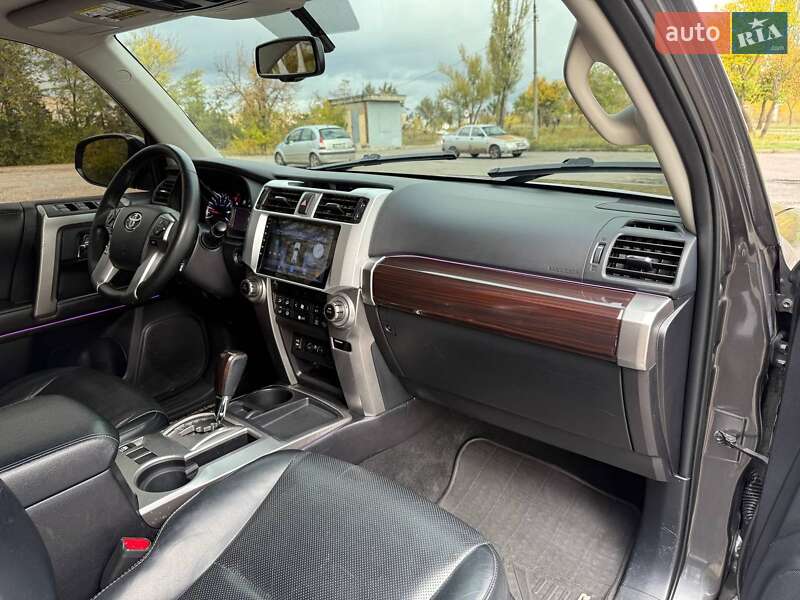 Позашляховик / Кросовер Toyota 4Runner 2014 в Кривому Розі