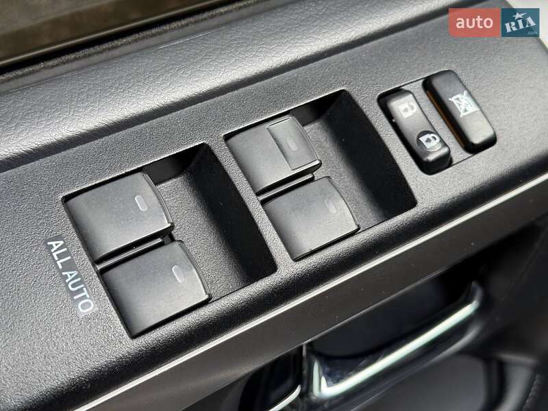 Позашляховик / Кросовер Toyota 4Runner 2014 в Кривому Розі