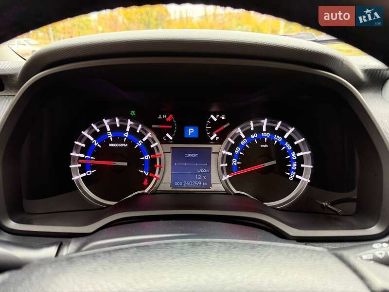 Позашляховик / Кросовер Toyota 4Runner 2014 в Кривому Розі