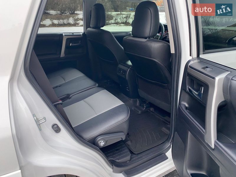 Внедорожник / Кроссовер Toyota 4Runner 2017 в Харькове