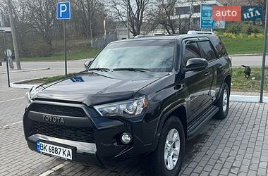 Внедорожник / Кроссовер Toyota 4Runner 2013 в Ровно