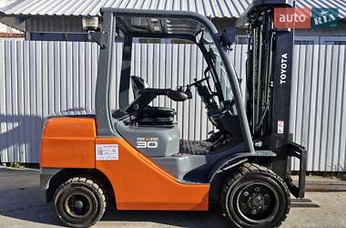 Вилочний навантажувач Toyota 52-8FDF30 2016 в Києві