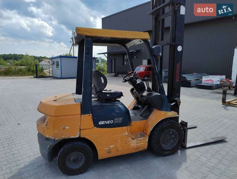Вилочный погрузчик Toyota 627FDF25 2005 в Львове
