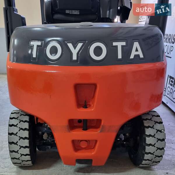 Вилочный погрузчик Toyota 8FBMT16 2013 в Виннице