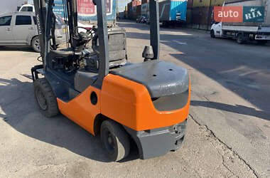 Вилочный погрузчик Toyota 8FD30 2008 в 