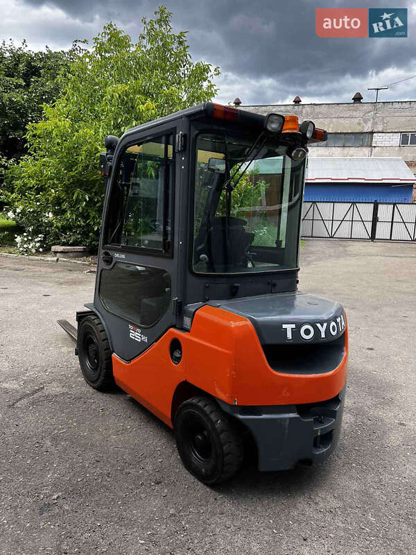 Вилочний навантажувач Toyota 8FDF-25 2011 в Києві