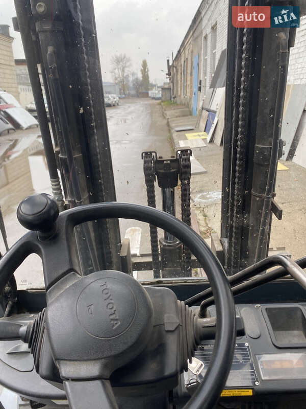 Вилочний навантажувач Toyota 8FDF-25 2013 в Києві