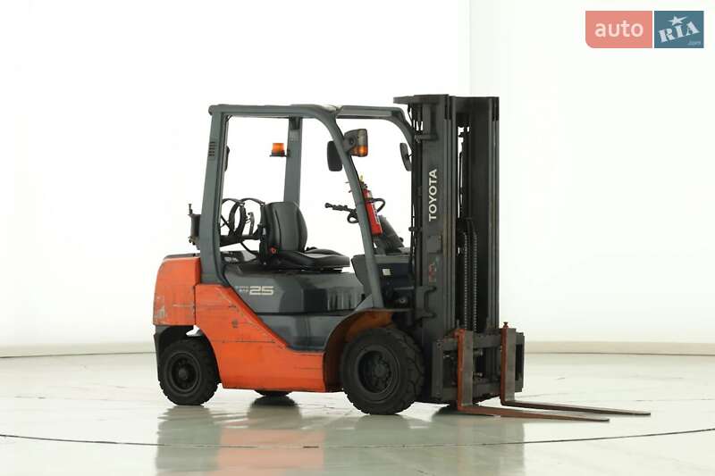 Вилочний навантажувач Toyota 8FG25 2015 в Києві