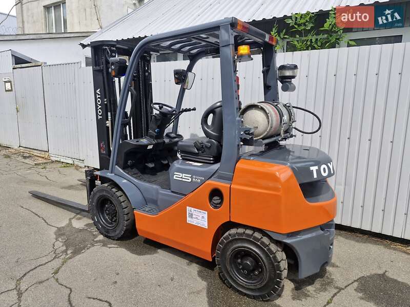 Вилочный погрузчик Toyota 8FG25 2019 в Киеве