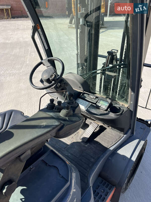 Вилочный погрузчик Toyota 8FG30 2015 в Киеве