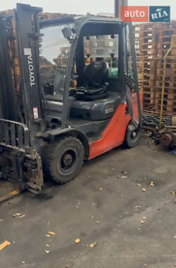 Вилочний навантажувач Toyota 8FGL25 2015 в Львові