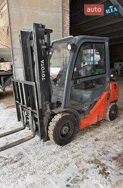 Вилочний навантажувач Toyota 8FGL25 2015 в Львові