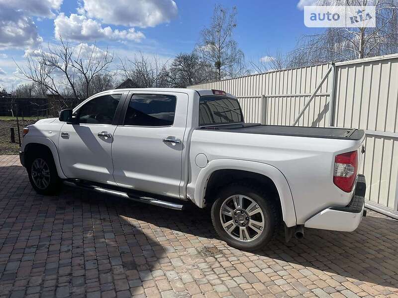 TOYOTA TUNDRA Platinum 5.7L V8