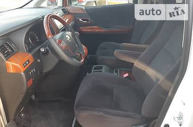 Мінівен Toyota Alphard 2009 в 