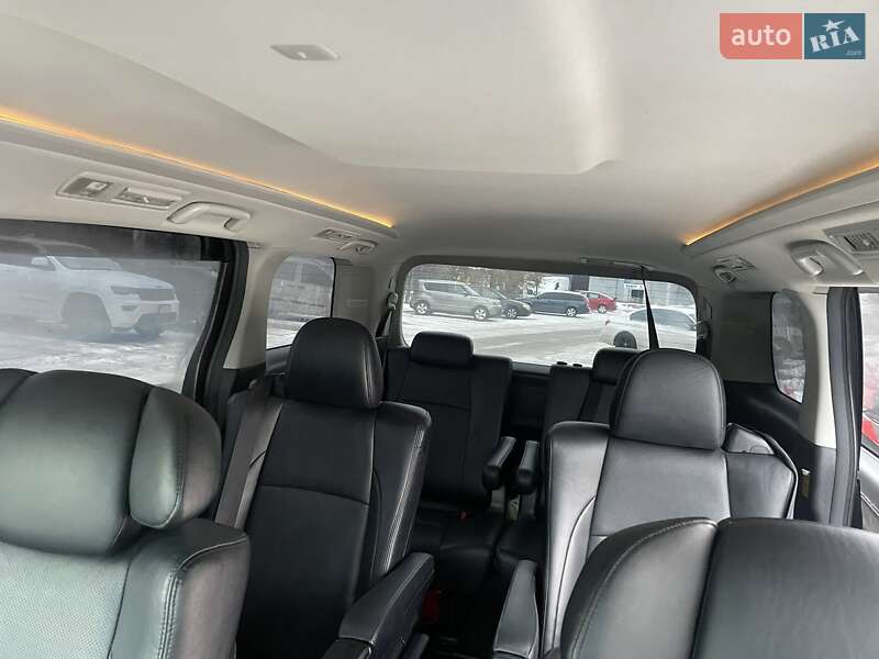 Минивэн Toyota Alphard 2012 в Киеве