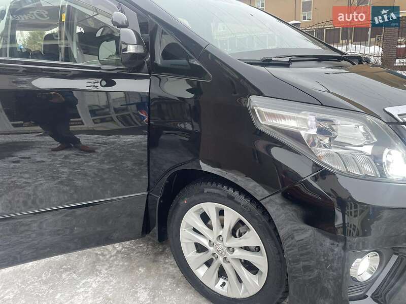 Минивэн Toyota Alphard 2012 в Киеве