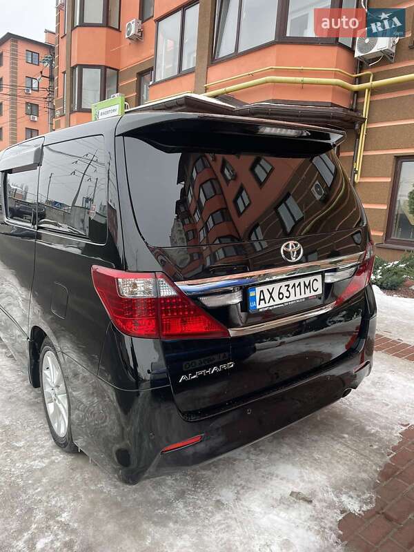 Минивэн Toyota Alphard 2012 в Киеве
