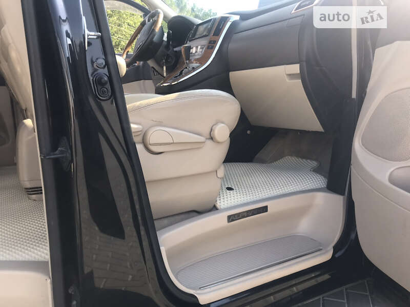Минивэн Toyota Alphard 2007 в Бершади