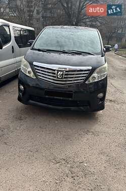 Минивэн Toyota Alphard 2011 в 