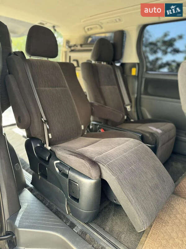 Минивэн Toyota Alphard 2012 в Запорожье