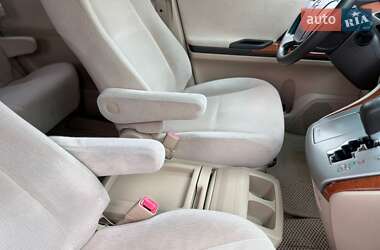 Мінівен Toyota Alphard 2010 в 