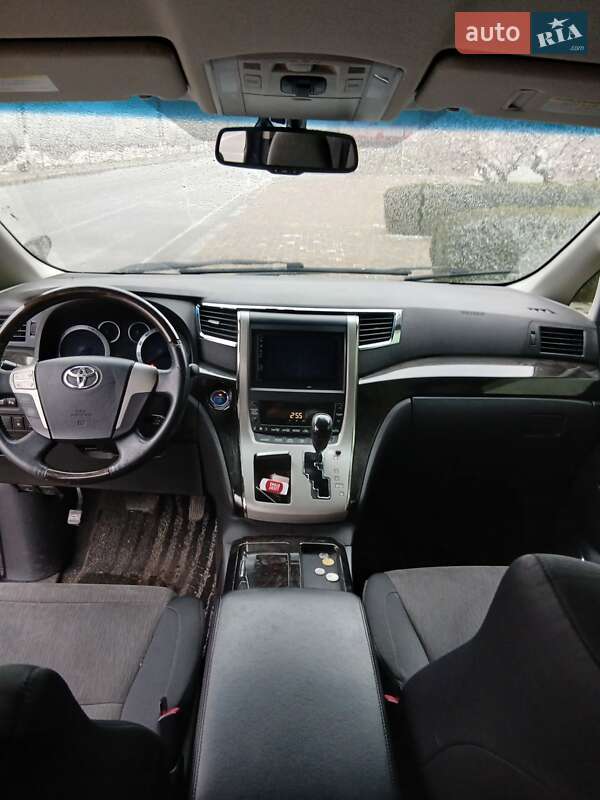 Минивэн Toyota Alphard 2013 в Белгороде-Днестровском
