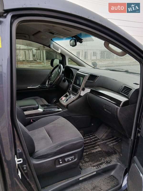 Минивэн Toyota Alphard 2013 в Белгороде-Днестровском