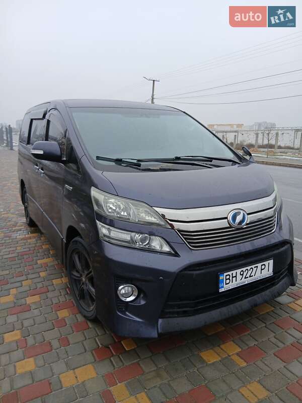 Минивэн Toyota Alphard 2013 в Белгороде-Днестровском