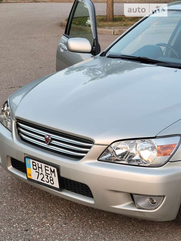 Седан Toyota Altezza 1999 в 