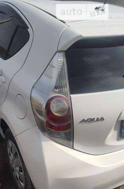 Хэтчбек Toyota Aqua 2012 в 