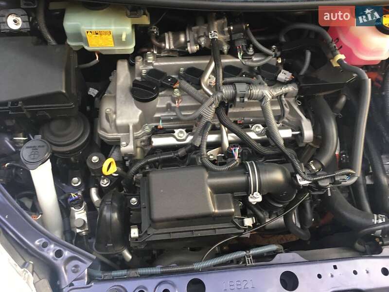 Хетчбек Toyota Aqua 2015 в Кривому Розі