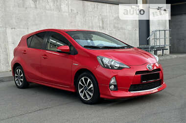 Хэтчбек Toyota Aqua 2014 в 