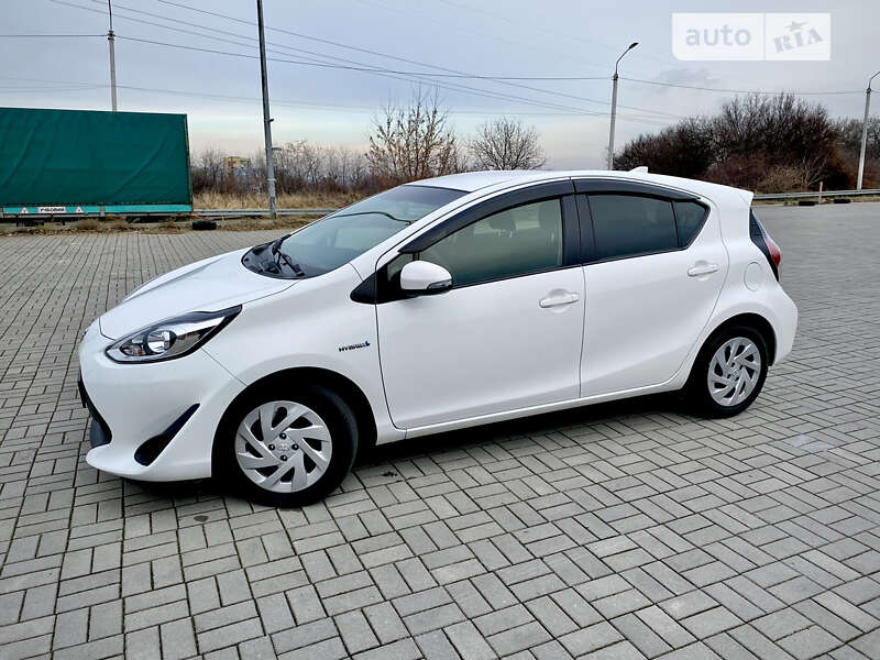 Хэтчбек Toyota Aqua 2017 в Днепре