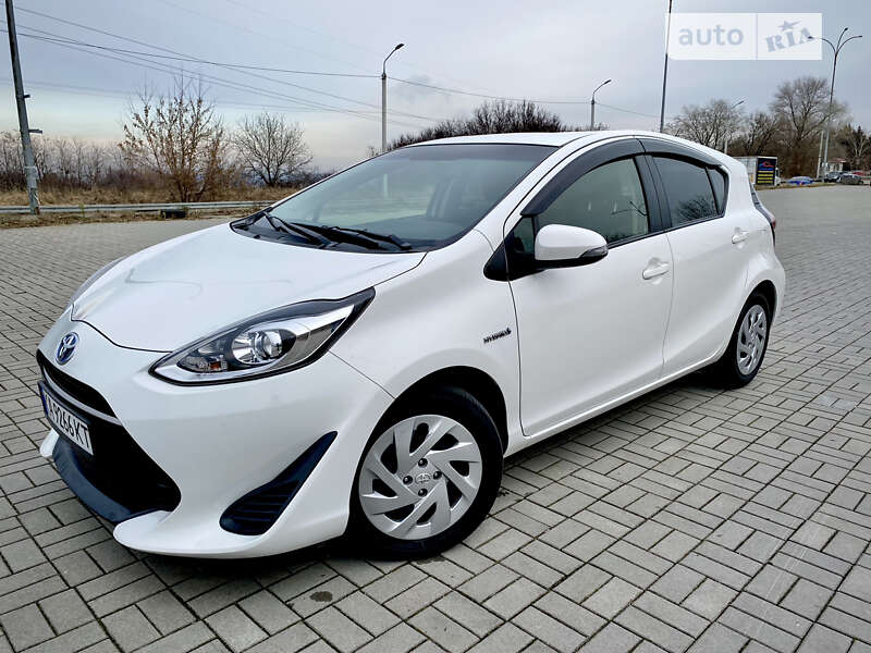 Хэтчбек Toyota Aqua 2017 в Днепре