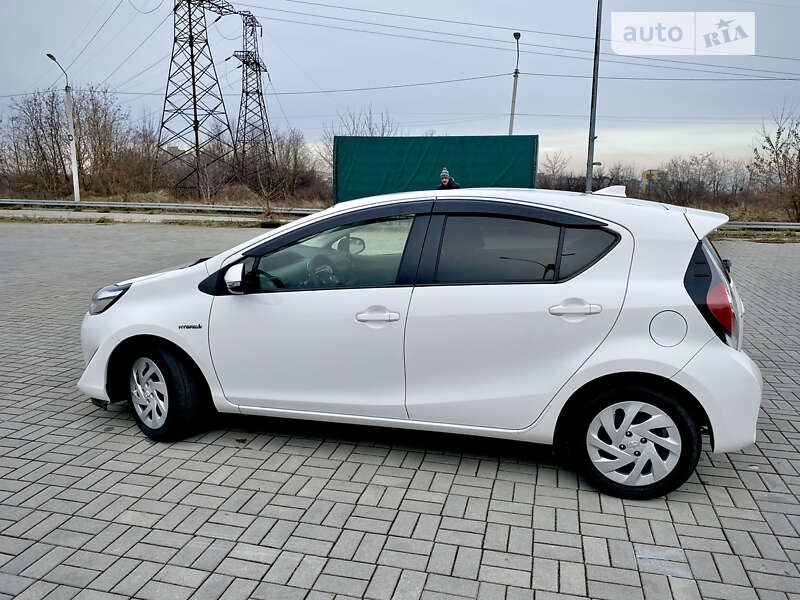 Хэтчбек Toyota Aqua 2017 в Днепре