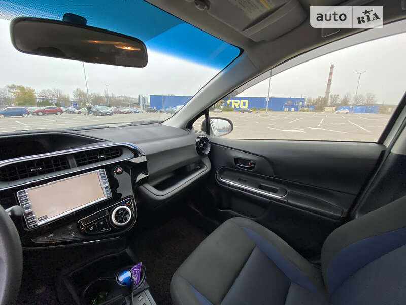 Хэтчбек Toyota Aqua 2017 в Днепре