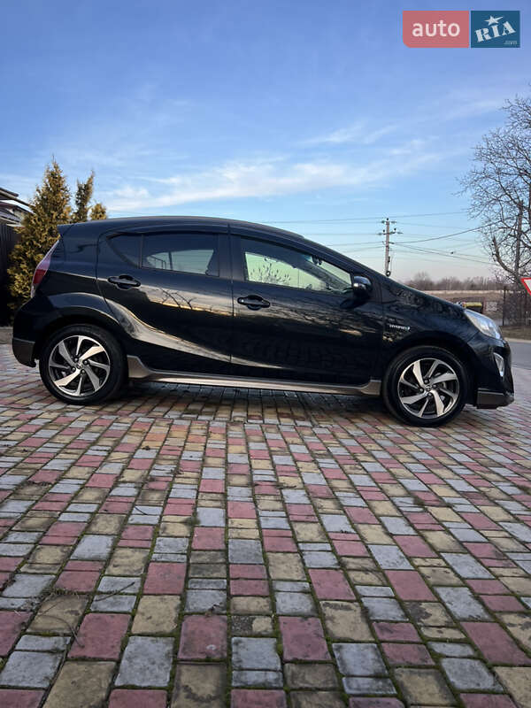 Хэтчбек Toyota Aqua 2015 в Одессе