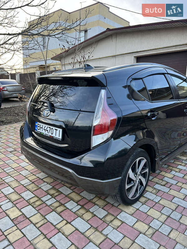 Хэтчбек Toyota Aqua 2015 в Одессе