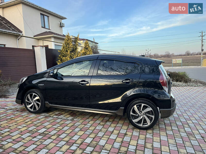 Хэтчбек Toyota Aqua 2015 в Одессе