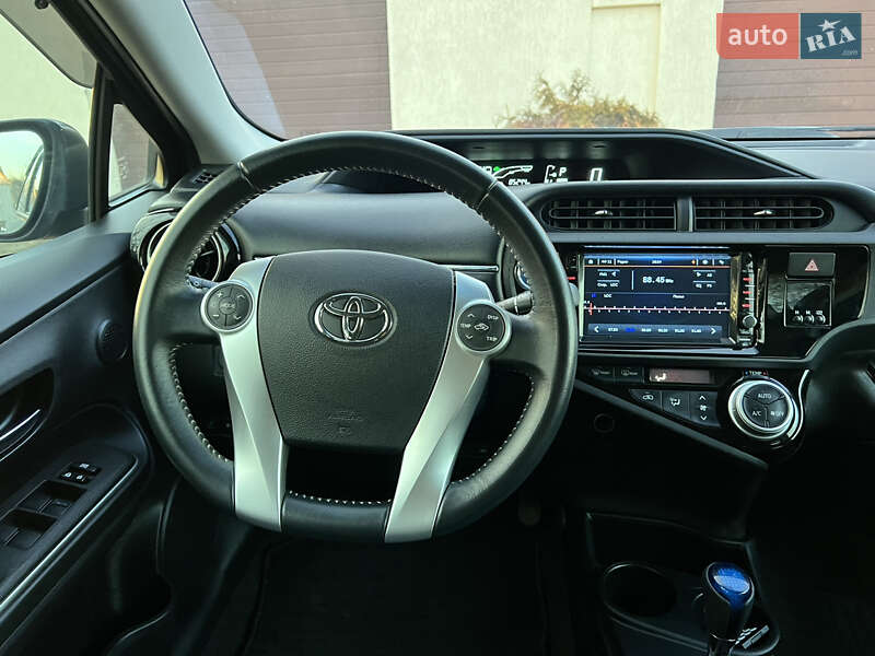 Хэтчбек Toyota Aqua 2015 в Одессе