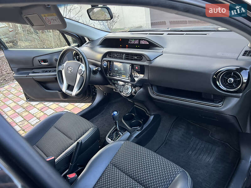 Хэтчбек Toyota Aqua 2015 в Одессе