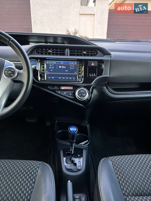 Хэтчбек Toyota Aqua 2015 в Одессе
