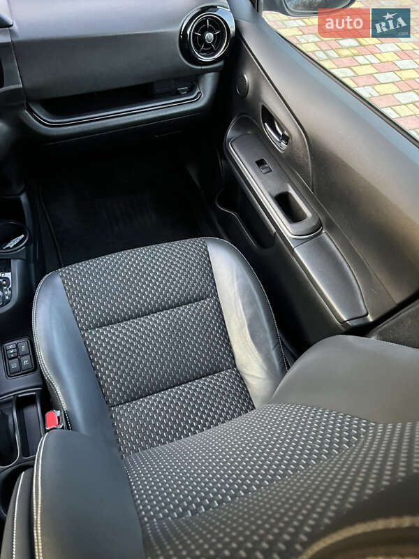 Хэтчбек Toyota Aqua 2015 в Одессе