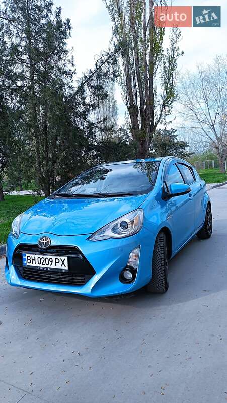 Хетчбек Toyota Aqua 2015 в Ізмаїлі