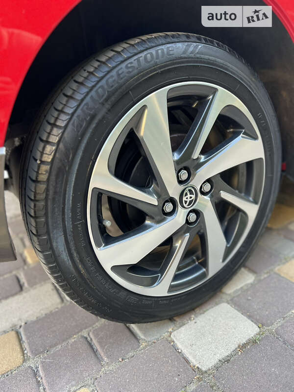 Хетчбек Toyota Aqua 2014 в Одесі