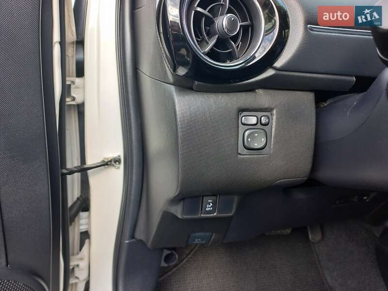 Хэтчбек Toyota Aqua 2015 в Киеве