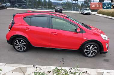 Хэтчбек Toyota Aqua 2015 в 