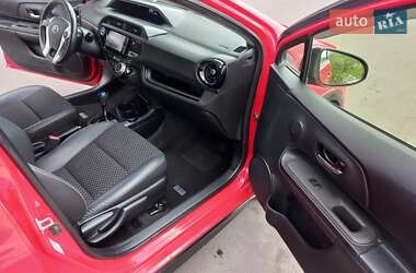 Хэтчбек Toyota Aqua 2015 в 